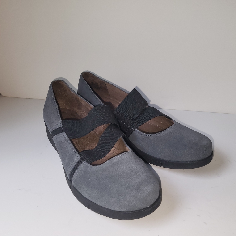 Natural Soul Gray Women's Flats with Black Straps